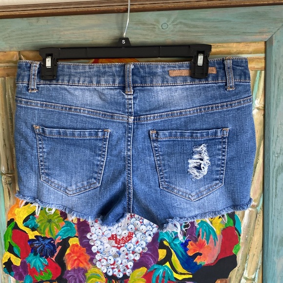 Shorts - Picture 2 of 4